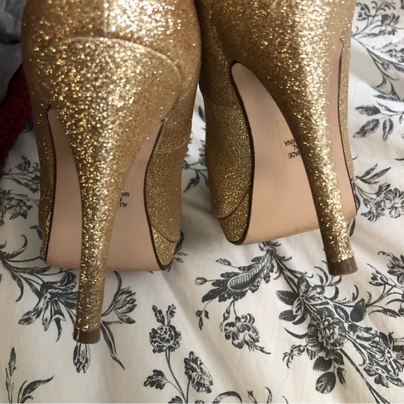 Modcloth Light & Shining Ardor Gold Sparkle Pump - Picture 8 of 8